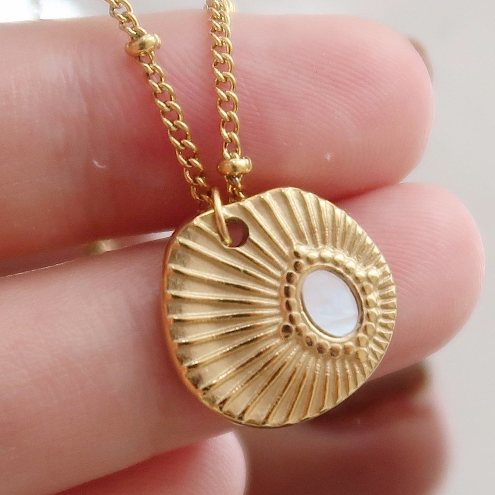 NEW 18K Gold Plated Luxury Shell Necklace